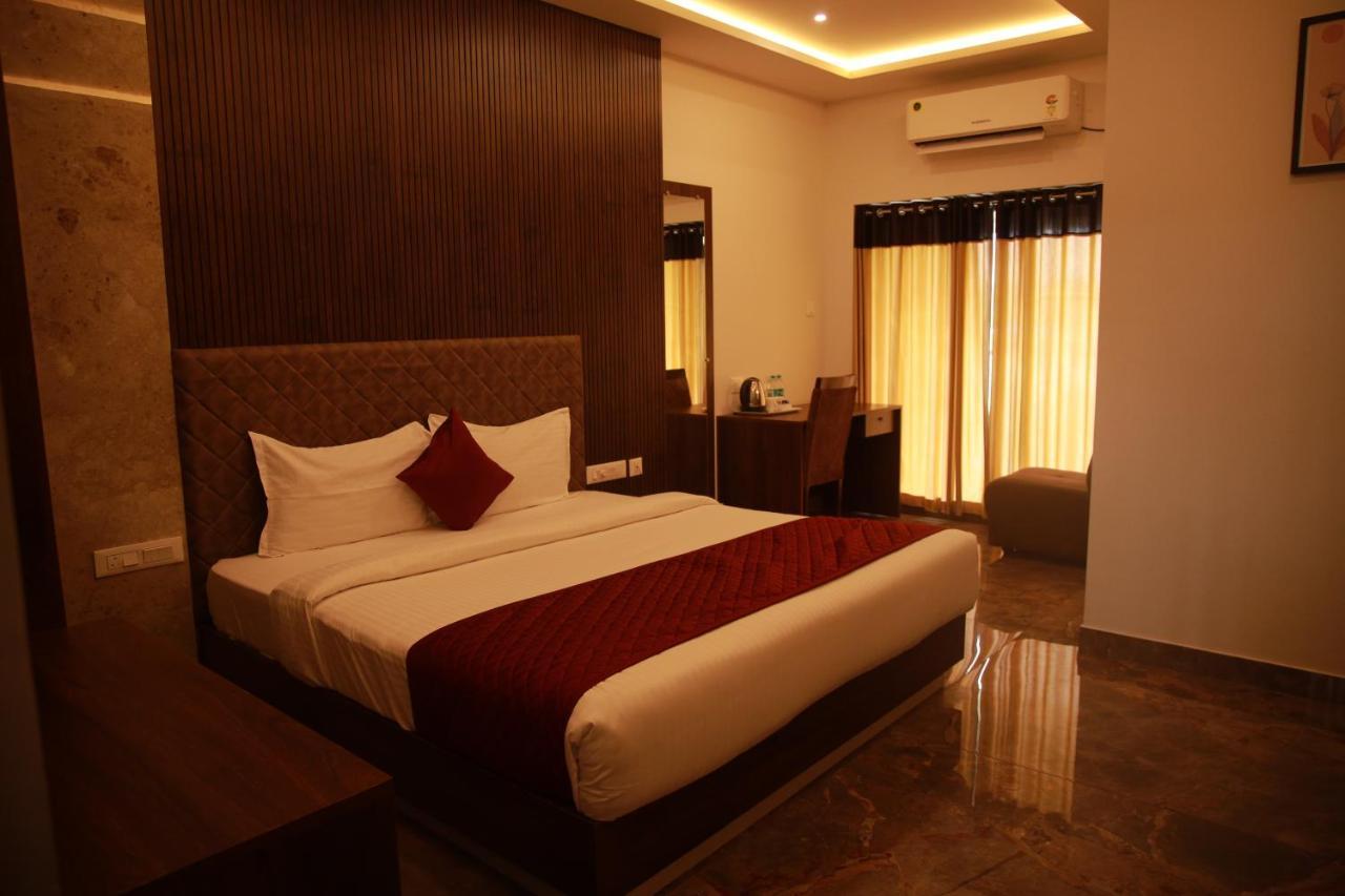 Bliss Regency Business Hotel Palakkad Ngoại thất bức ảnh